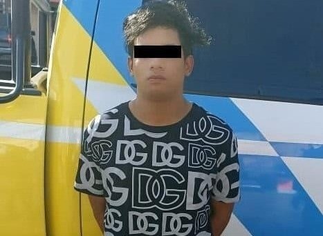 Marlon Yahir 'D' tras ser detenido por la policía de Monterrey. Foto: Policía de Monterrey.