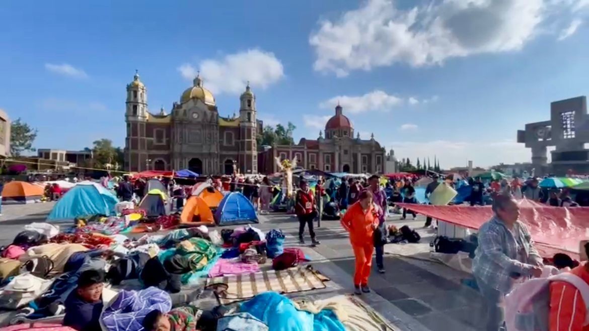 Los fieles fueron a la basílica de Guadalupe con gran devoción. Imagen: POSTA