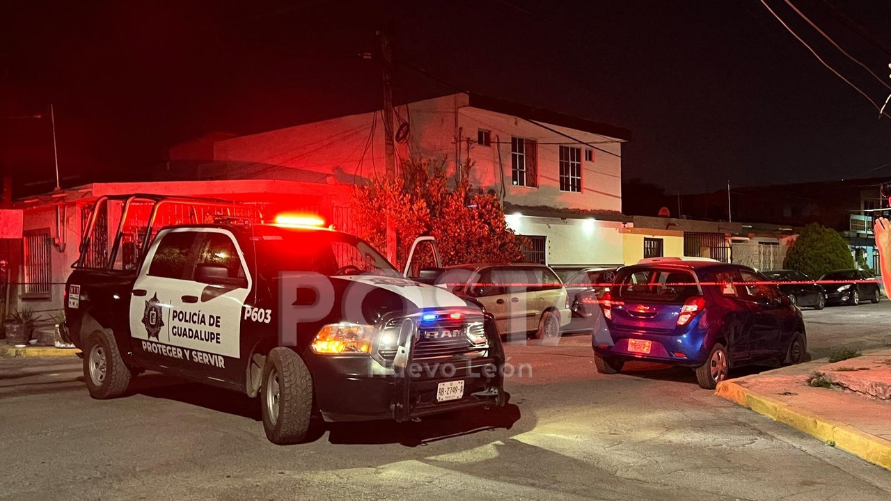 Policías municipales de Guadalupe afuera de la zona donde ocurrió la balacera. Foto: POSTA MX.