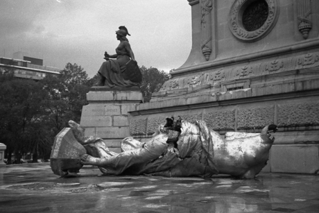 Ángel de la Independencia: La vez que se cayó (de verdad) en CDMX