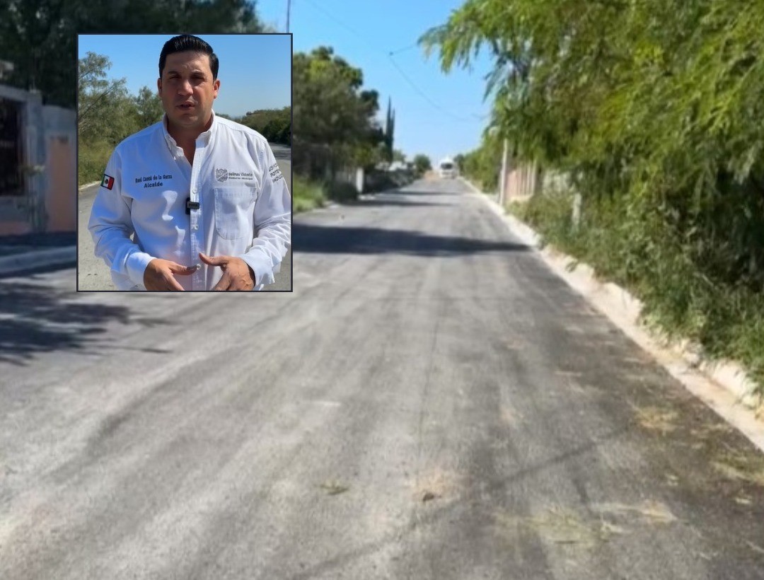 Raúl Cantú de la Garza, mostrando los avances en la calle Allende. Foto: Facebook Raúl Cantú.