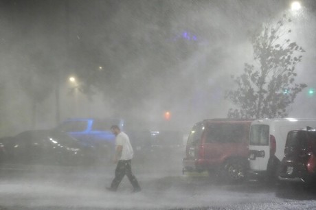 Huracán Milton deja al menos cuatro muertos en Florida