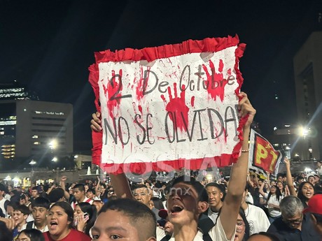 Marchan por el 2 de octubre en el centro de Monterrey