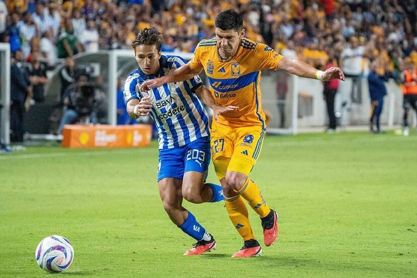 Jugadores de Tigres y Rayados en un partido llevado a cabo en Estados Unidos. Foto: Marca.com.