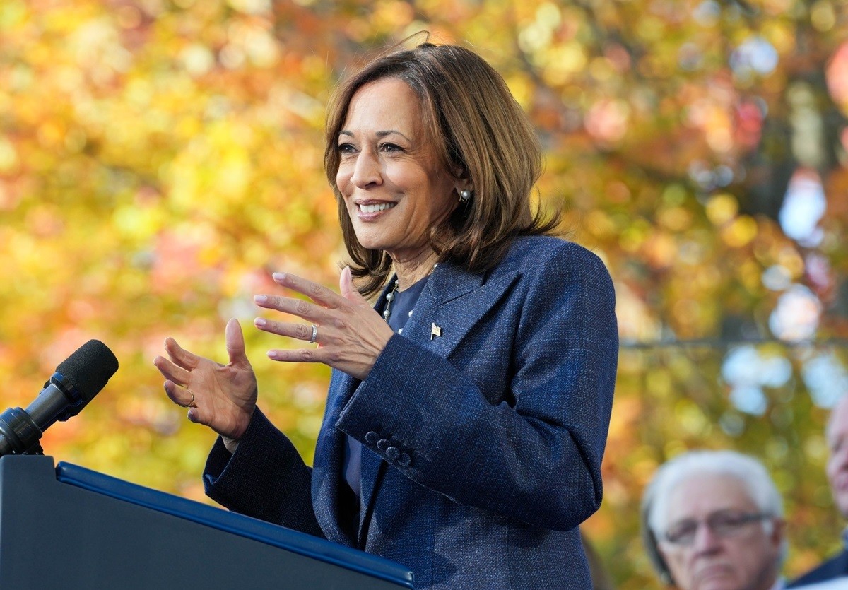 Kamala Harris, celebrando sus 60 años en plena campaña presidencial. Foto: X @KamalaHarris