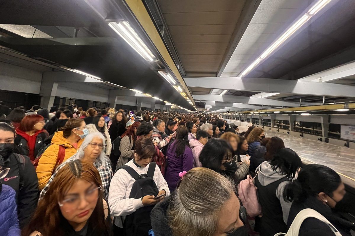 Línea 3 del Metro saturada este miércoles 30 de octubre. Foto: @citlalimol