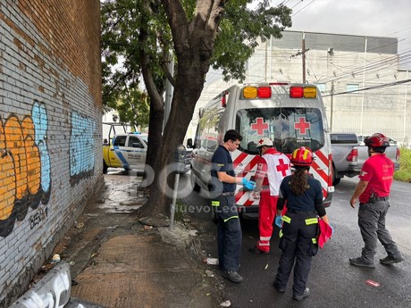 Apuñalan y balean a hombre en pleno centro de Monterrey (VIDEO)