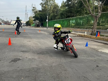 ¡Con tan solo 6 años de edad! Niño piloto, promesa en el motociclismo mexicano