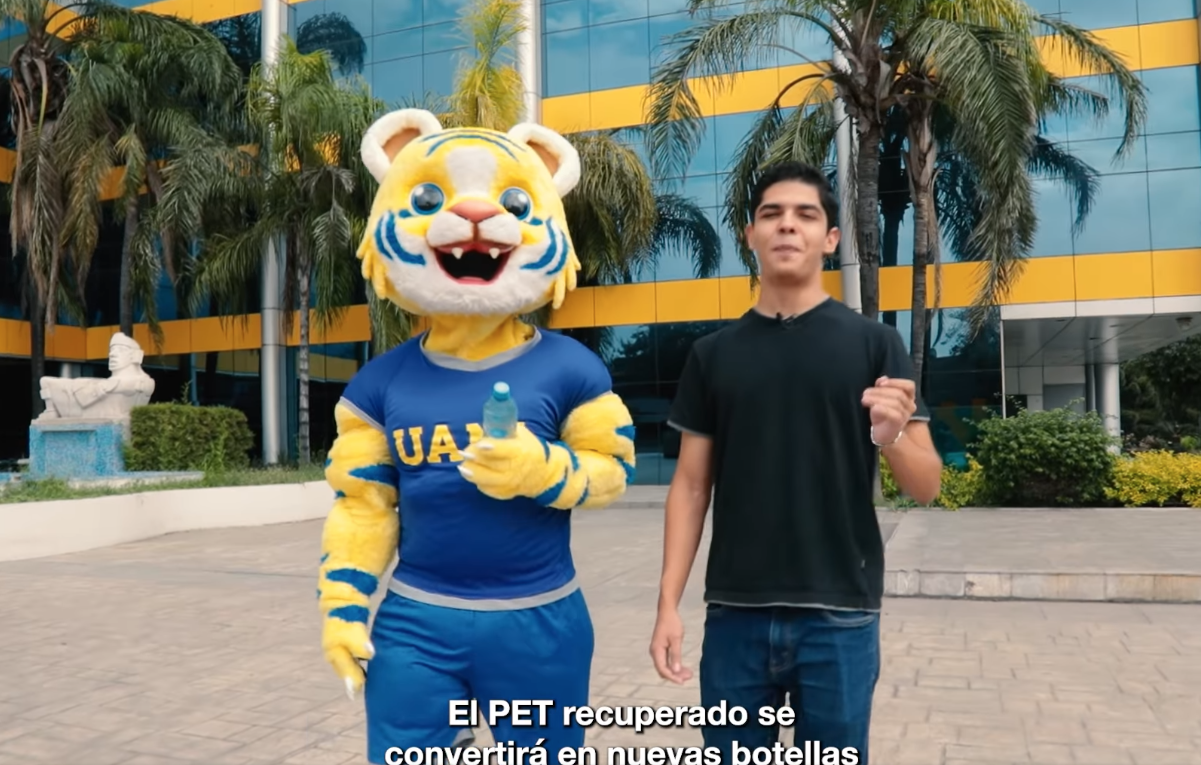 Al reciclar tus botellas de PET, no solo contribuyes a un planeta más limpio, sino que también ayudas a construir un futuro lleno de oportunidades para miles de estudiantes. Foto: UANL.