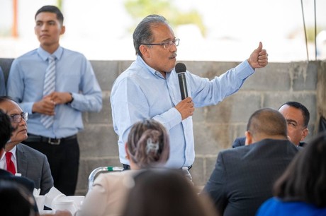 Andrés Mijes supervisa obra en el puente de Raúl Caballero de Escobedo