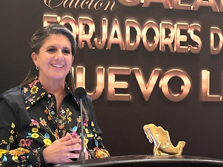 Recibe Martha Herrera Galardón Forjadores de México