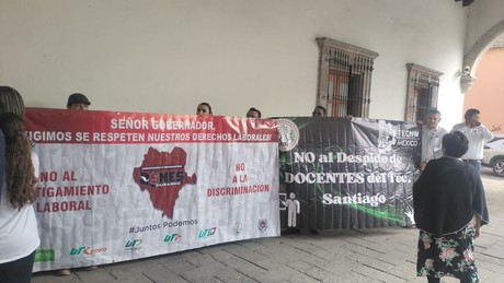 Maestros se manifiestan a las afueras del Congreso por este motivo