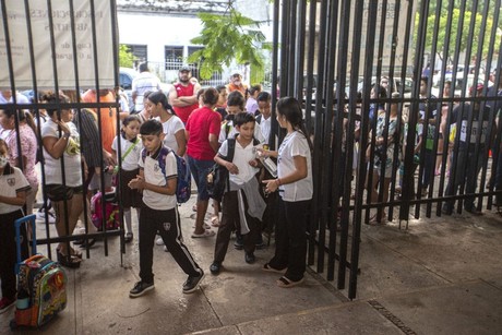 Estudiantes retornan a clases tras el paso del huracán Milton por Yucatán