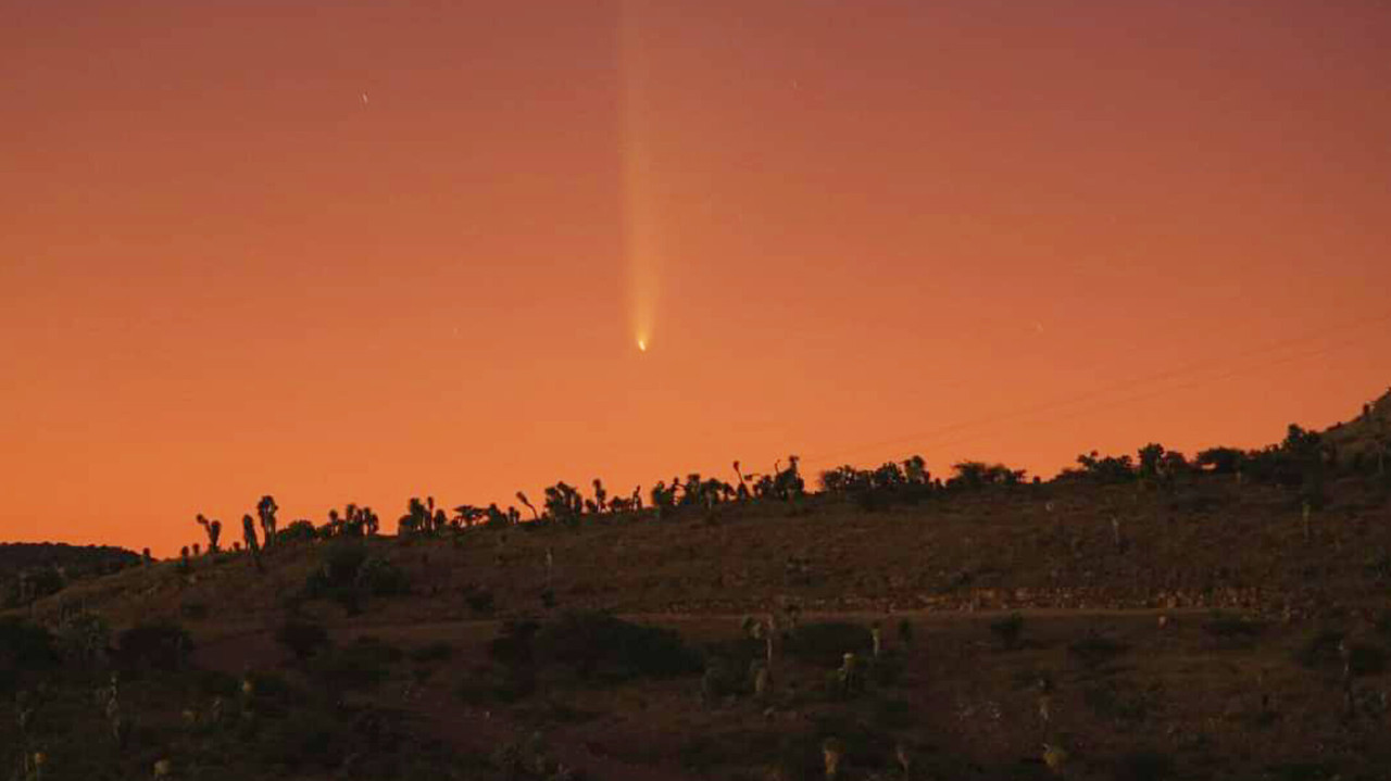 Un fotógrafo compartió a través de su página de Facebook una fotografía del llamado 'Cometa del Siglo'. Foto: Facebook/ Didier González Rivas.