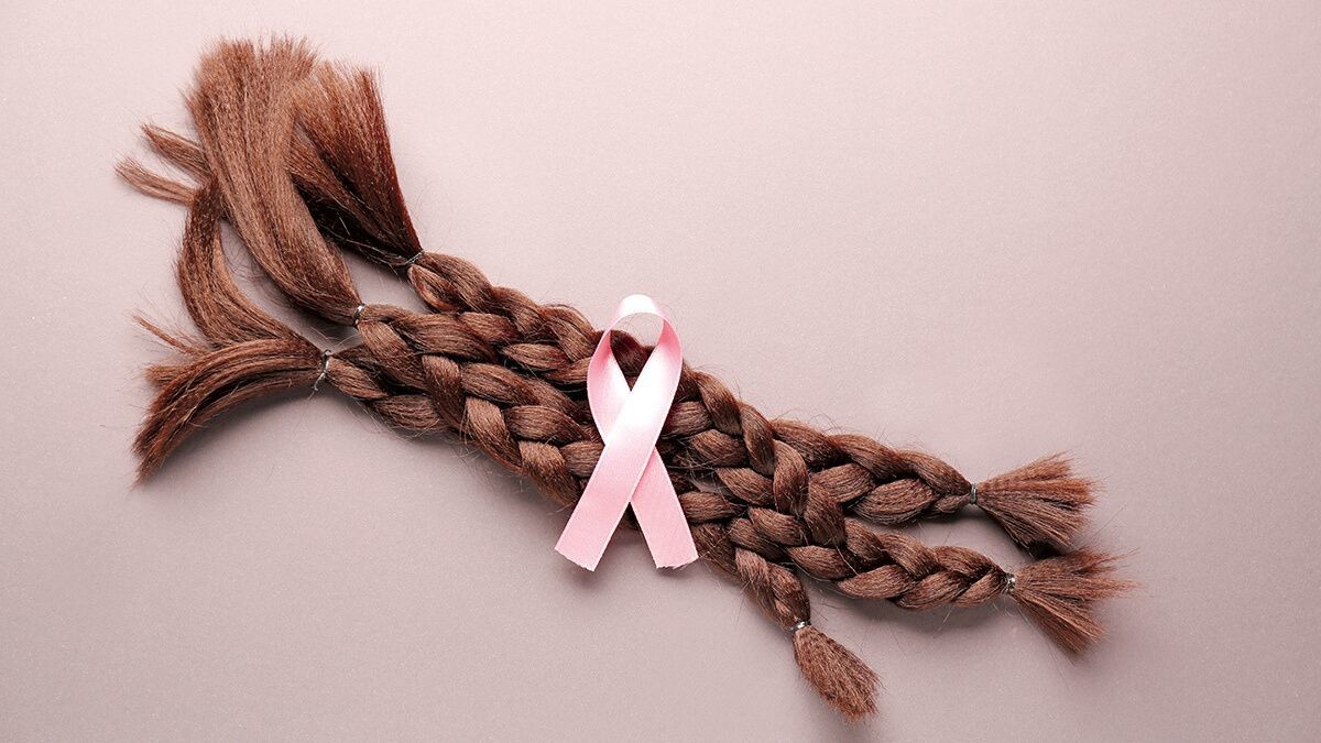 Dona tu cabello en el Trenzatlón Neza: Apoyo solidario para mujeres con cáncer de mama. Foto: Shutterstock