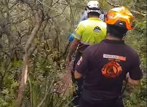 Elementos de Protección Civil de Nuevo León en el rescate de los senderistas. Foto: Protección Civil de Nuevo León.