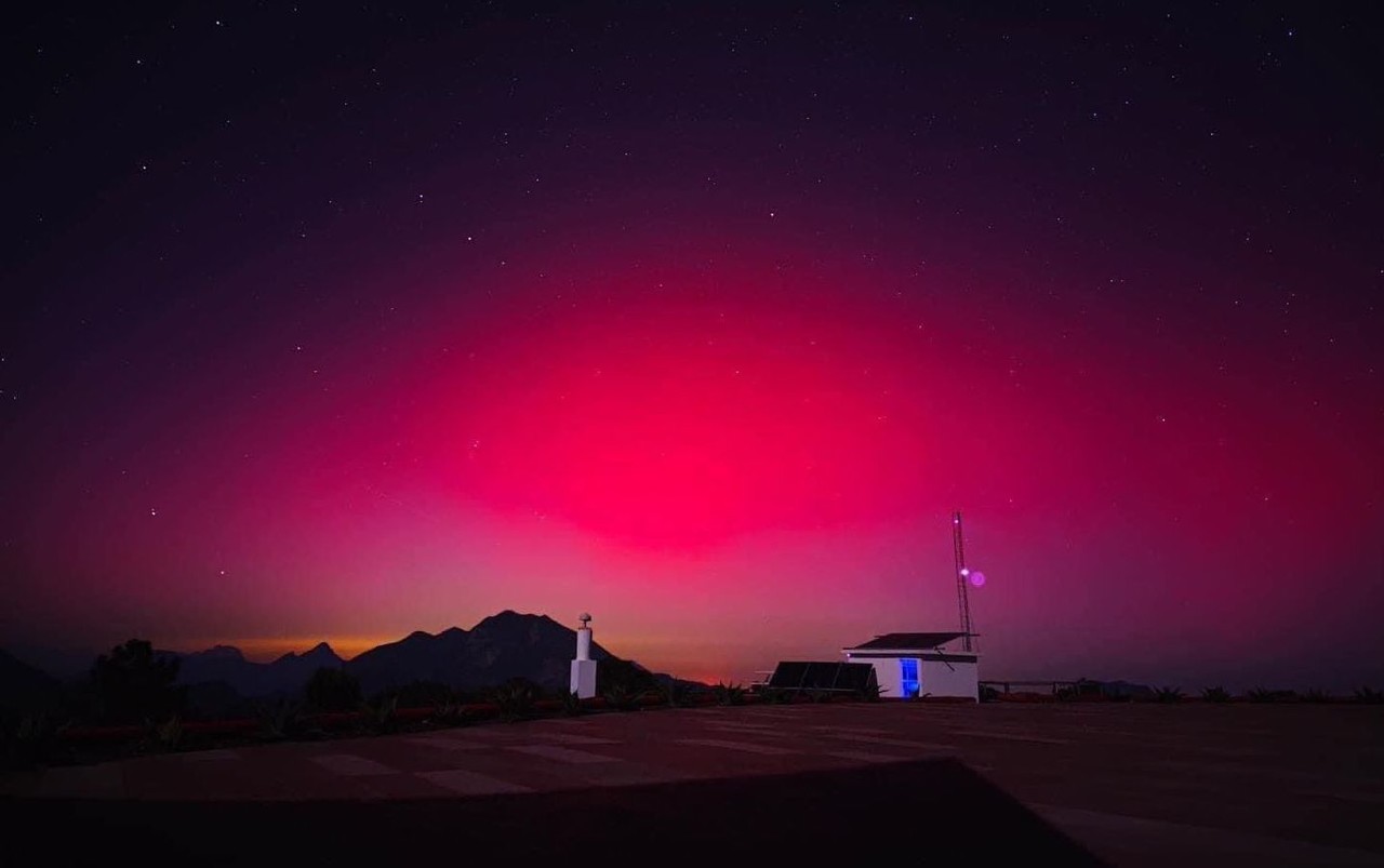 Aurora boreal en Nuevo León. Foto: Facebook Municipio de Iturbide, Nuevo León