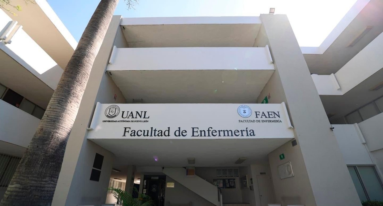 La Facultad de Enfermería de la UANL cumple 109 años, consolidándose como un pilar en la formación de profesionales dedicados a la salud.. Foto: UANL en Facebook.