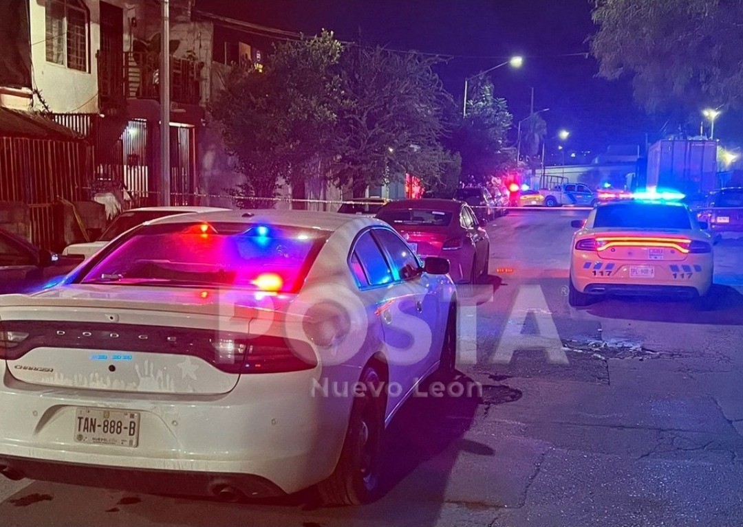 Elementos de la Policía de Monterrey así como de la Agencia Estatal de Investigaciones en el operativo 'Escudo'. Foto: POSTA MX.