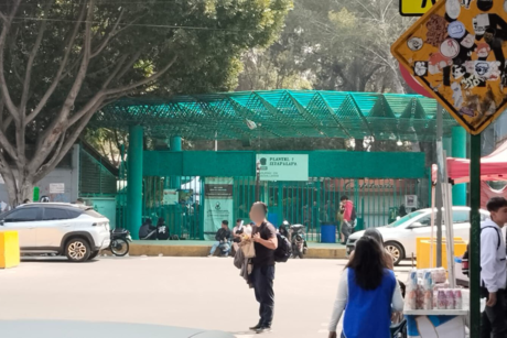 Por presunto abuso sexual, estudiantes de Bachilleres 7 destrozan en aulas