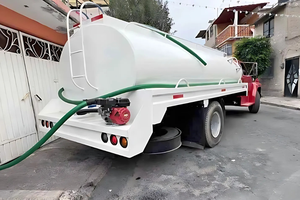 Falta de agua lleva a mujeres a intercambiar favores sexuales por el vital liquido en CDMX. Foto: Shofar Produxions