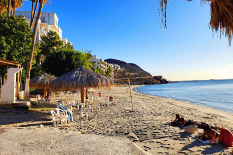 Hombre que esnorkeleaba halla cuerpo de turista en Playa La Concha