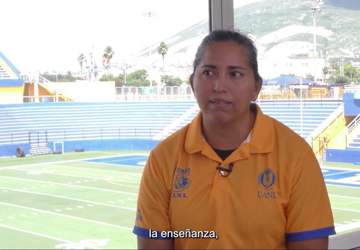 Violeta Ávila en entrevista para el canal oficial de la UANL. Foto: UANL.