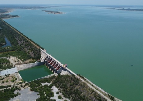 Esta presa de agua rebasa su nivel de almacenamiento y está en Nuevo León