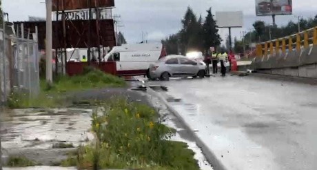 Conductor fallece tras chocar contra la base de un puente en la Toluca-Tenango