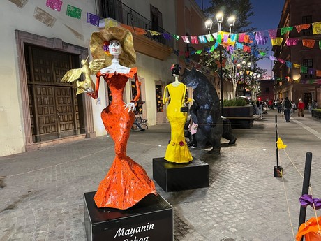 Día de Muertos en Saltillo: Tradición y arte en una invasión de Catrinas