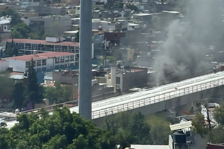 Arde bodega dentro de vivienda en Álvaro Obregón y habitantes salen ilesos