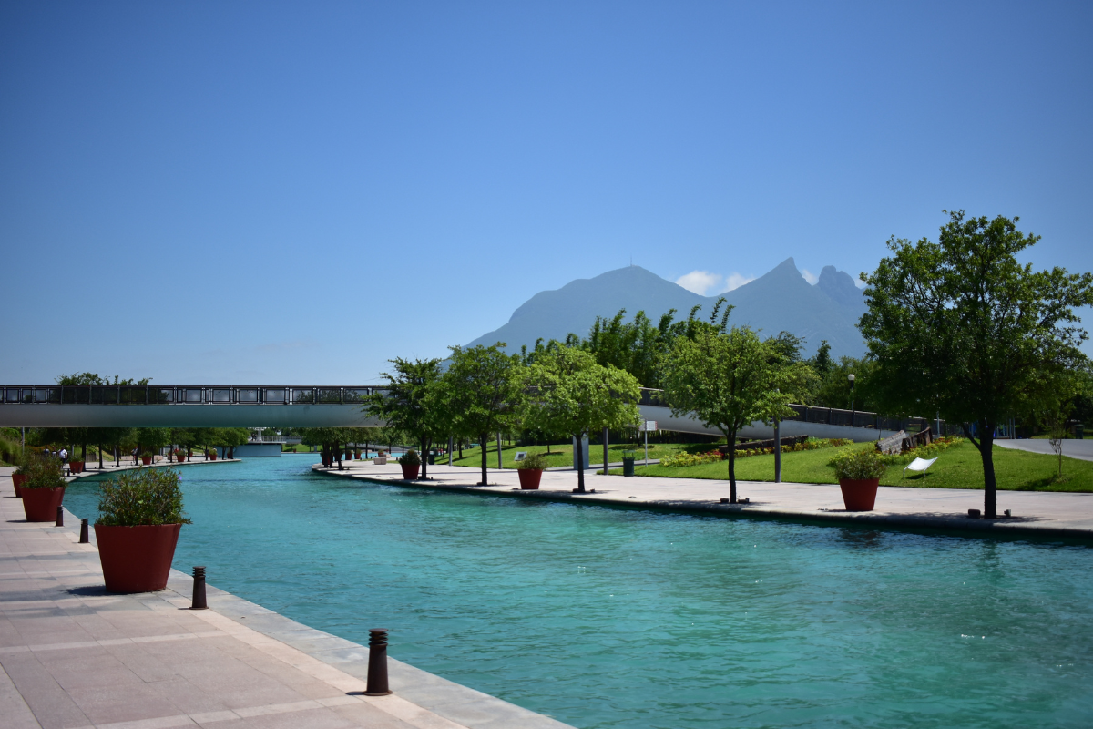 Paseo Santa Lucía en Monterrey, Nuevo León. Foto: Canva