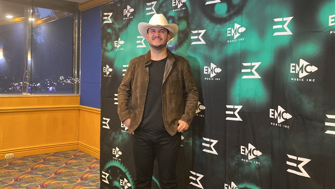 Eden Muñoz llegó a Monterrey para platicar en conferencia de prensa del concierto que ofrecerá este sábado en el Auditorio Citibanamex. Foto. Arturo González.