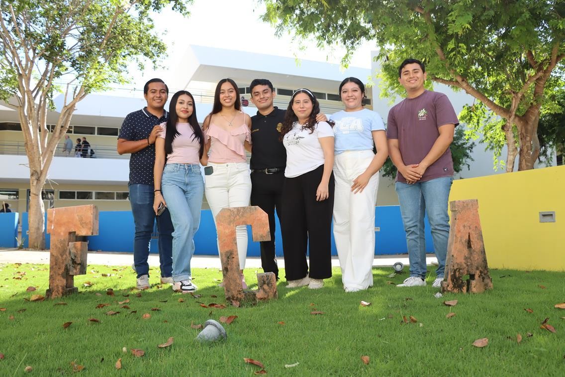 Con diversas actividades, la Facultad de Contaduría y Administración de la UADY celebró desde el martes 62 años de formar profesionales.- Foto de la UADY