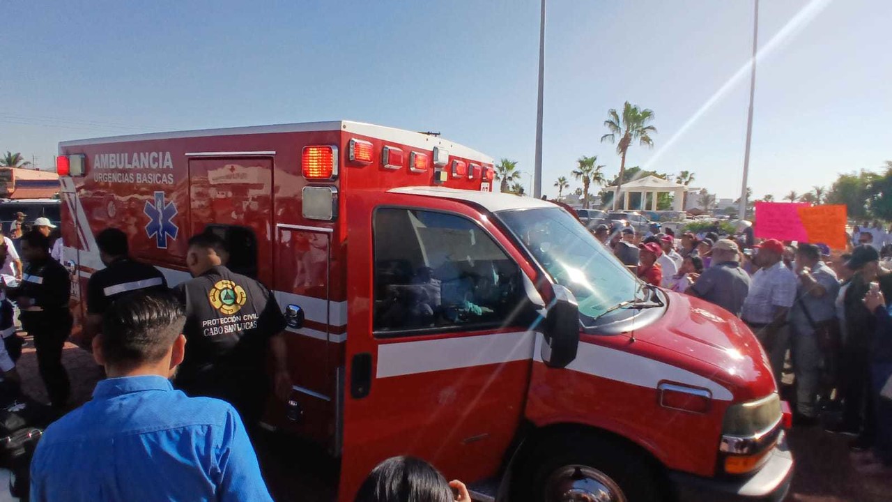 Empresarios donan ambulancia en Cabo San Lucas. Foto: Irving Thomas