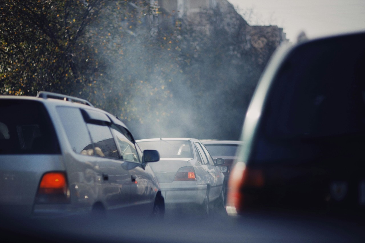 Control vehicular: Verificación de autos. Foto de Pexels.