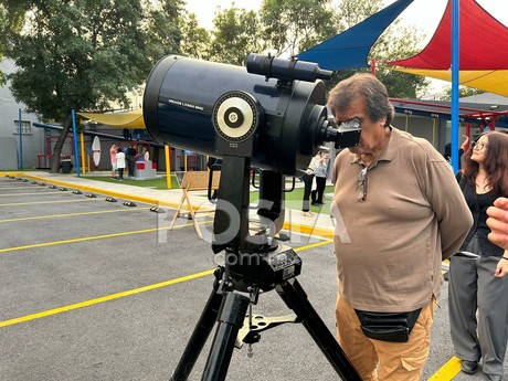 Disfrutan de una ‘Noche de Estrellas en Museo Universitario de la UANL