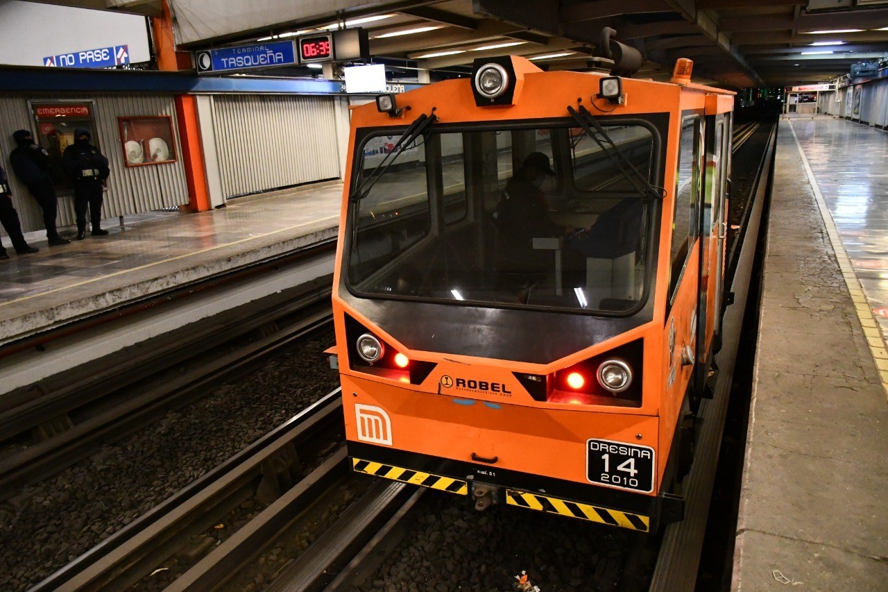 Dresina “Metro Bebé” en la Línea Azul.    Foto: @MetroCDMX