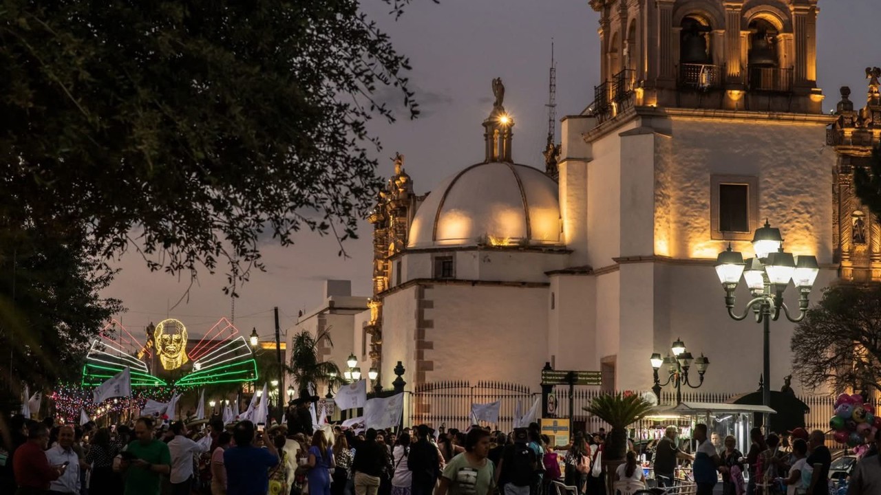 Cae la noche sobre el centro histórico de la ciudad de Durango. Foto: Facebook Turismo Durango.