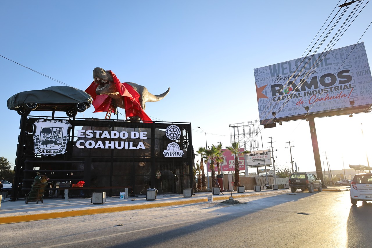 El T-Rex está a punto de ser inaugurado. (Fotografía: Édgar Romero)