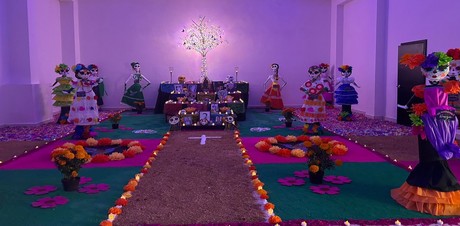 Día de muertos: alumnos de primaria honran a sus ancestros con altar