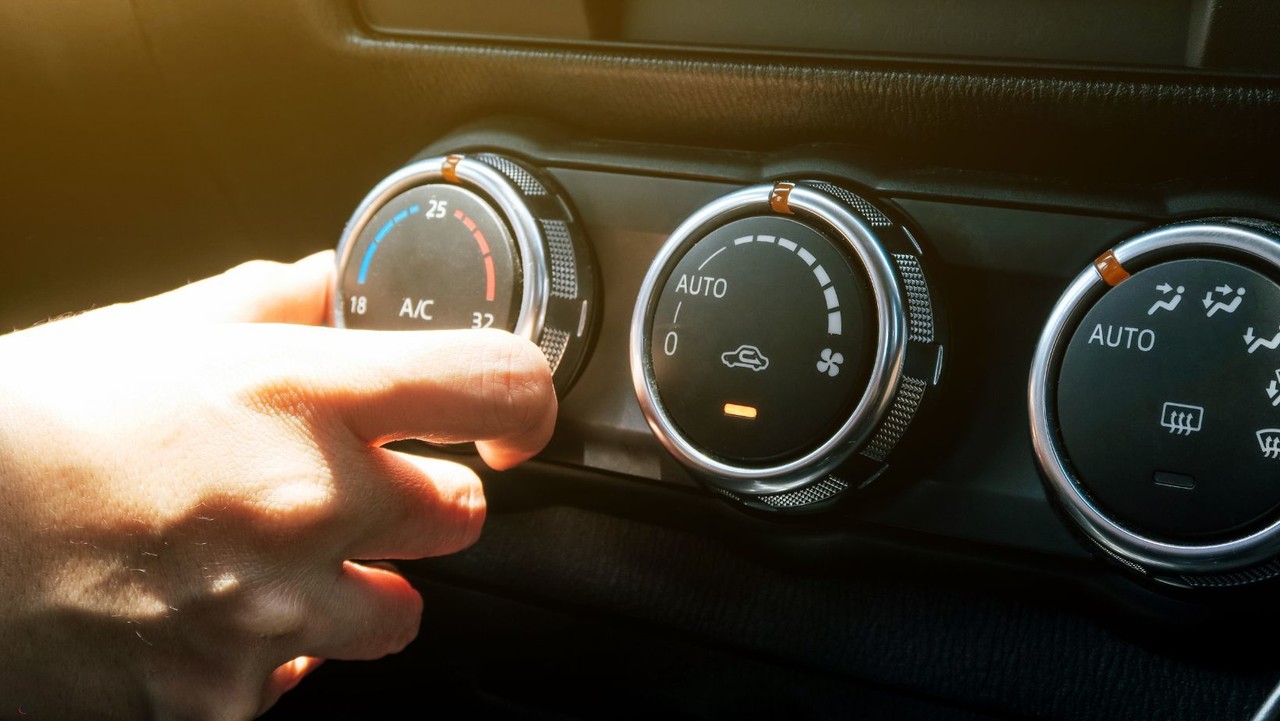 El aire acondicionado en los automóviles solo es recomendable en ciertas circunstancias. (Fotografía: Canva)