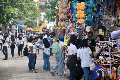 Más de 15 mil estudiantes visitan la Feria Xmatkuil 2024 para disfrutar de sus atracciones