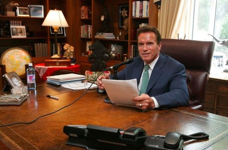 Arnold Schwarzenegger revela voto por Kamala Harris