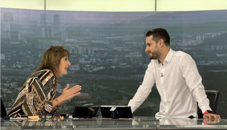 Adrián Marcelo asistió este martes al noticiero de 'Telediario' con María Julia Lafuente. Foto. Captura Canal 6.