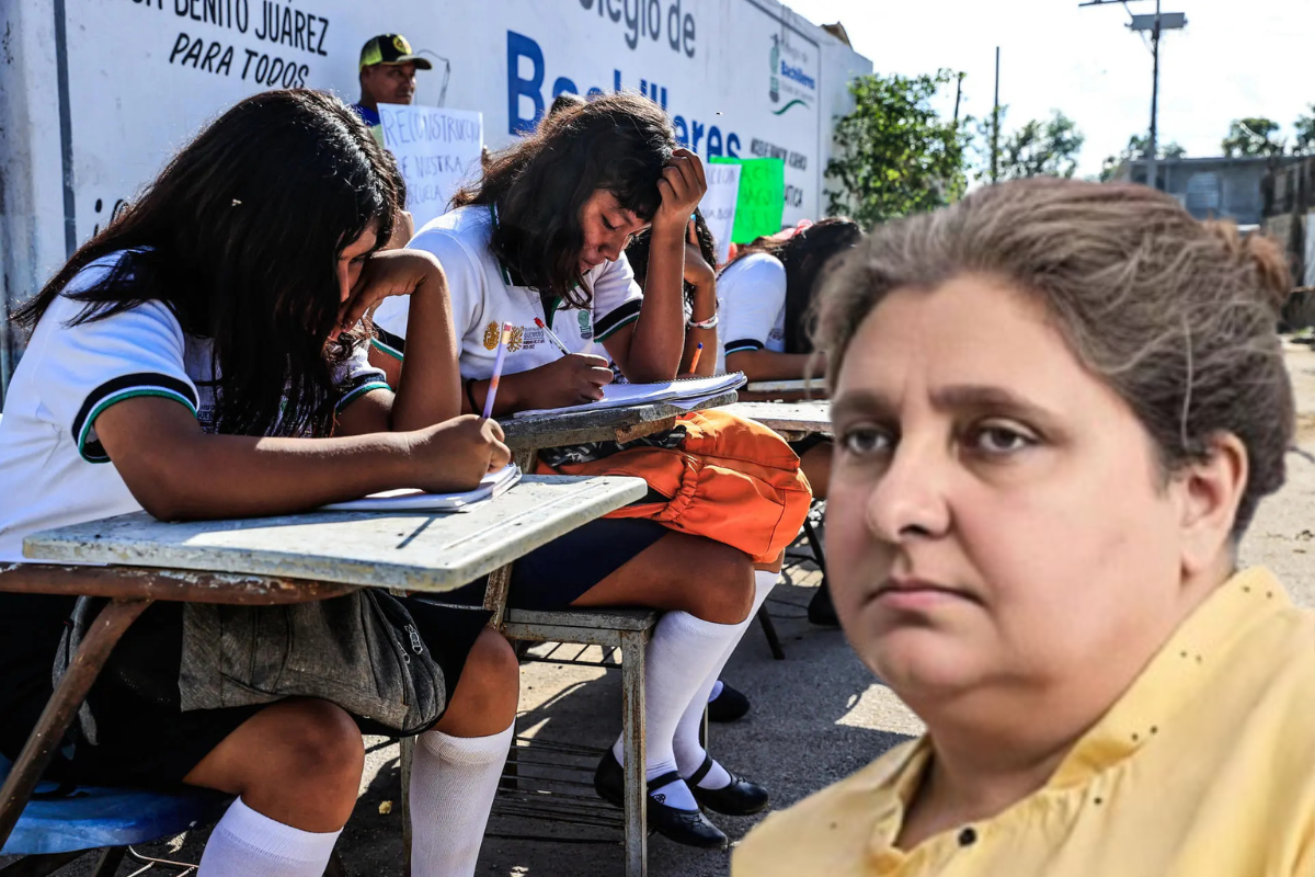 Estudiantes de secundaria con Rita Cetina al frente.       Foto: Especial