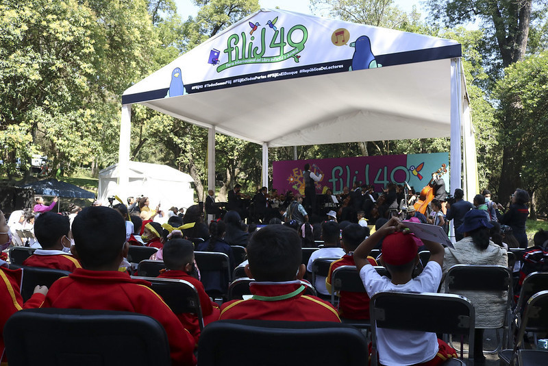 Niños y jóvenes en la FILIJ del Bosque. Foto: Gobierno CDMX