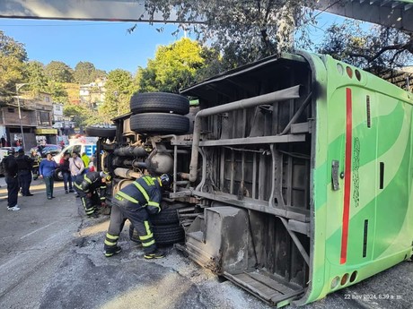 Volcadura de transporte público deja más de 30 heridos en Tlalpan (VIDEO)