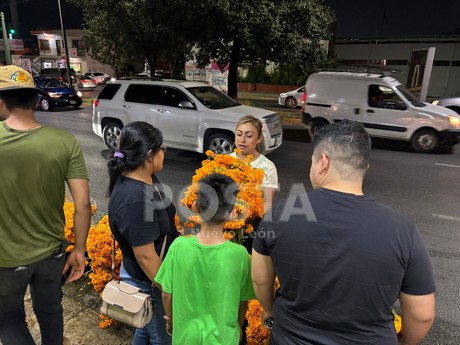 Día de Muertos: Repunta venta de flores en Venustiano Carranza