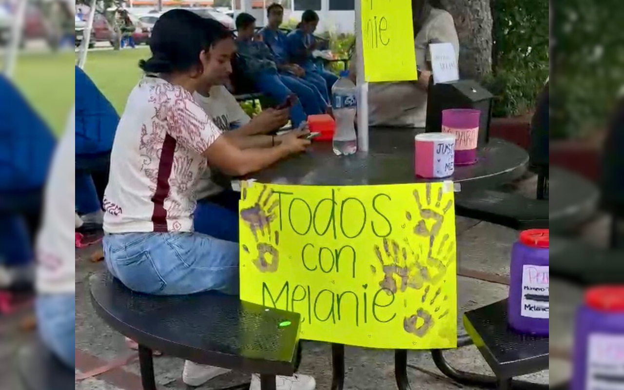 Estudiantes de la Facultad de Medicina piden se unan a la causa. Foto: Axel Hassel